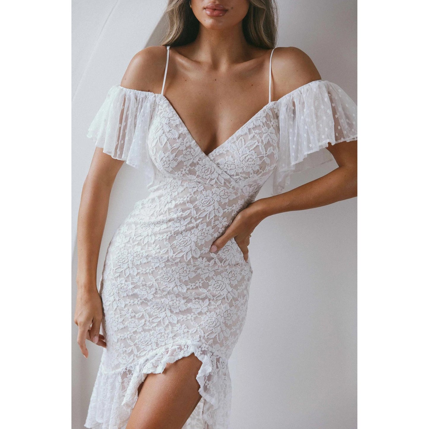 SVCD000016 V-neck, strappy lace, slimming, body-hugging fishtail dress