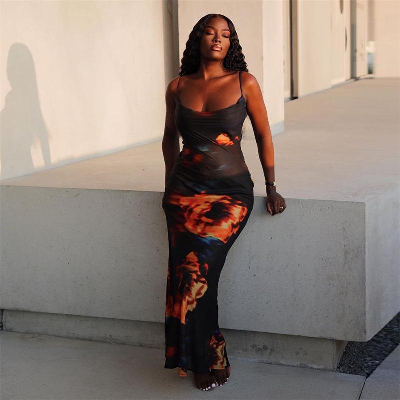 SVCD000065 Trendy women's dress with a halter top and a print that exposes the hips