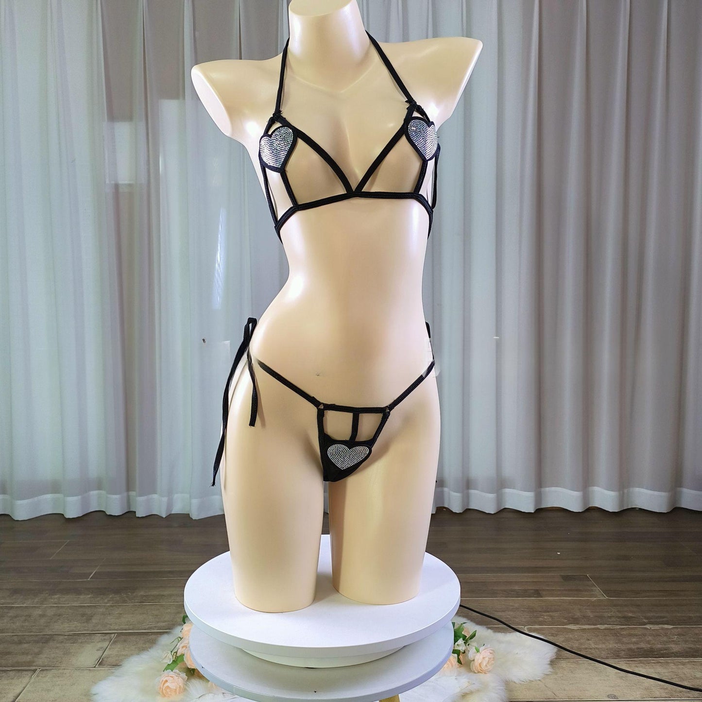 SVCL000110 Two-pieces underwear set with hollowed-out heart three-point style