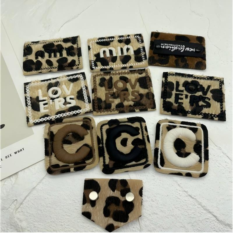 SUPERVALUECHOICE HCSEYSF00007 10Pcs Leopard Print Furry Letter Fabric Labels DIY Clothing Hat Sew-on Decor Patches