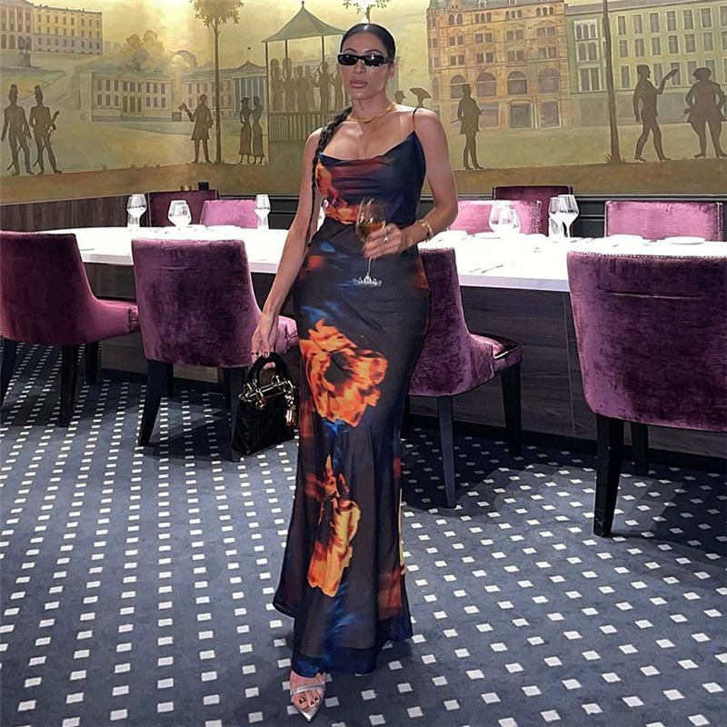 SVCD000065 Trendy women's dress with a halter top and a print that exposes the hips