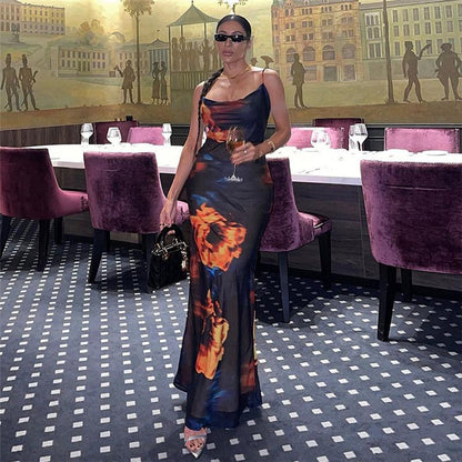 SVCD000065 Trendy women's dress with a halter top and a print that exposes the hips