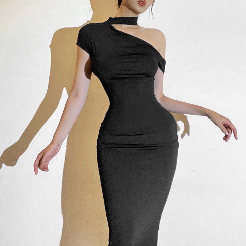 Stylish and elegant long dress with a solid color diagonal collar and off-the-shoulder slimming