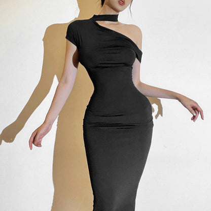 Stylish and elegant long dress with a solid color diagonal collar and off-the-shoulder slimming