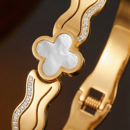 SUPÊR VÃLUE CHOICE HCSEX00015 Diamond-Set Shell Four-Leaf Clover Bracelet