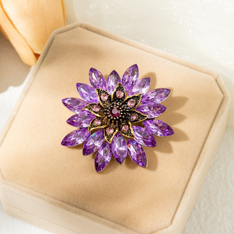 SUPÊR VÃLUE CHOICE  HCSEY00004  Necklace “Rhinestone Flower ” pattern pins