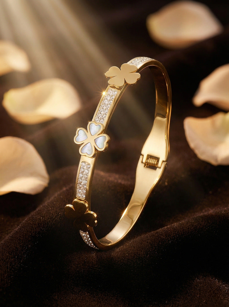 SUPÊR VÃLUE CHOICE HCSEX00037 Diamond-Set Four-Leaf Clover Bracelet
