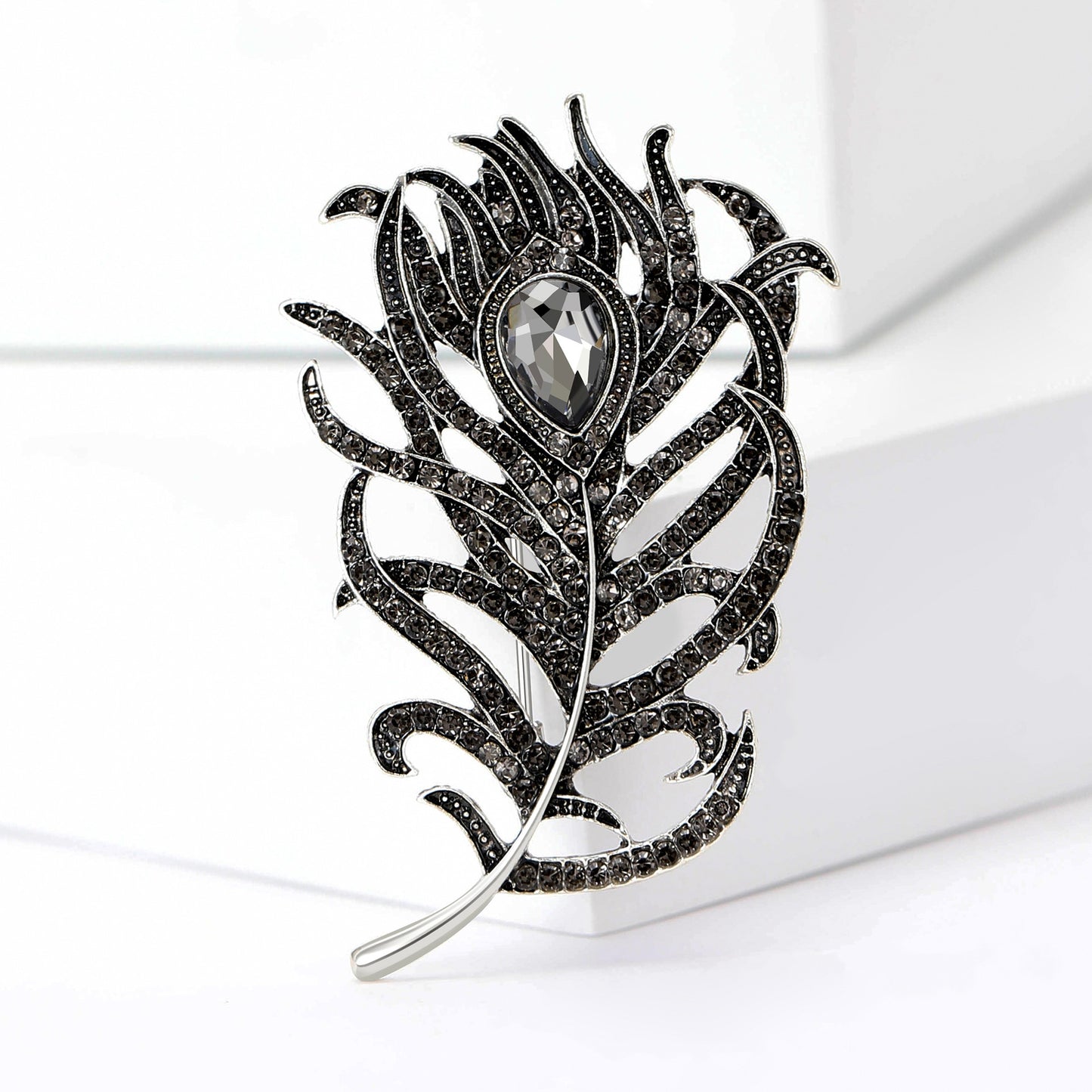 SUPERVALUECHOICE HCSESA00021 Vintage Peacock Feather Brooch