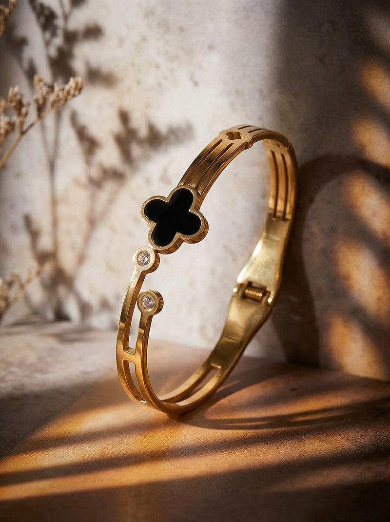 SUPÊR VÃLUE CHOICE HCSEX00043 Black Shell Four-Leaf Clover Round Diamond Bracelet
