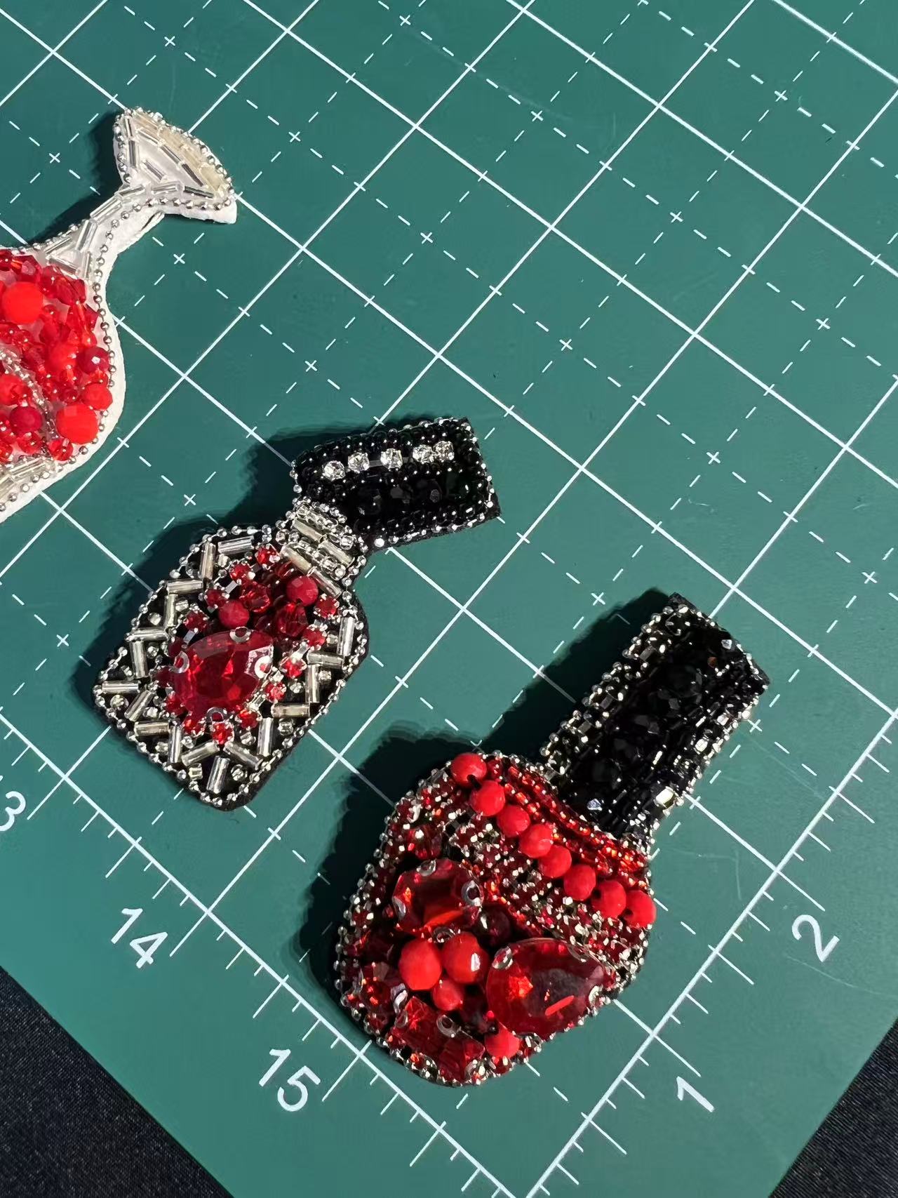 SUPERVALUECHOICE HCSEYD00022 Rhinestone Patch Perfume Wine Glass Hat Motif Sew On Clothing Applique