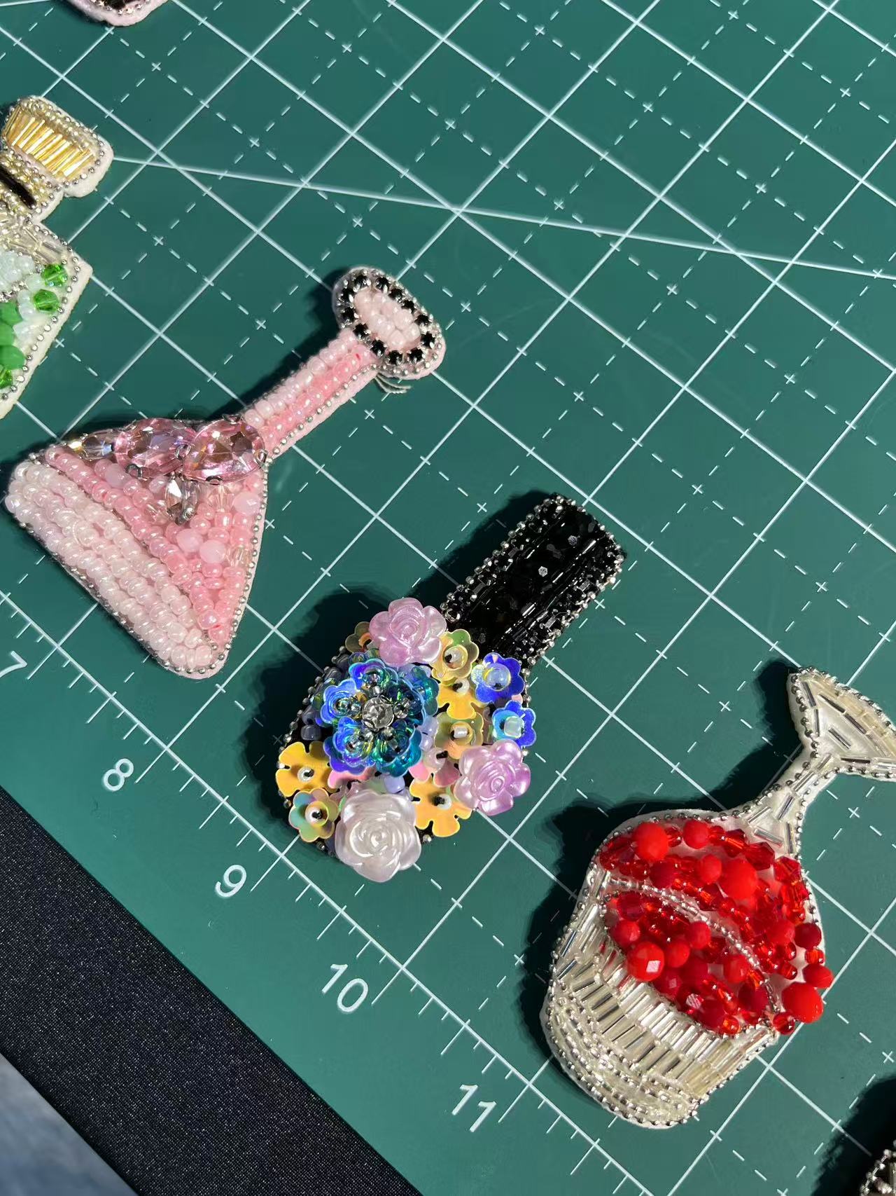 SUPERVALUECHOICE HCSEYD00022 Rhinestone Patch Perfume Wine Glass Hat Motif Sew On Clothing Applique
